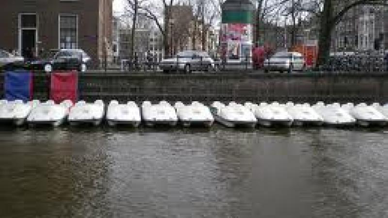 Rent a pedalo in Amsterdam