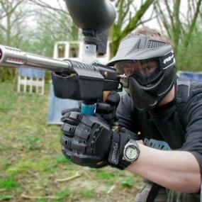Man playing paintball is aiming for his target